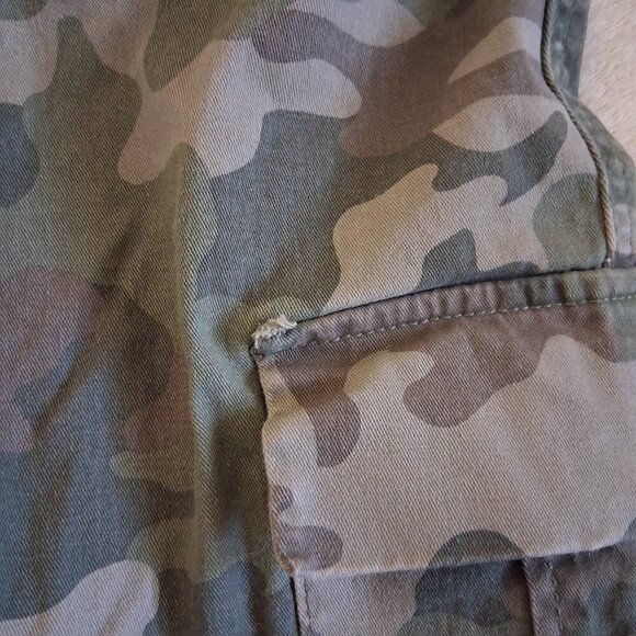 Cat & Jack Boy's Size 16 Green Camo Tapered Cargo Pants - Picture 14 of 14